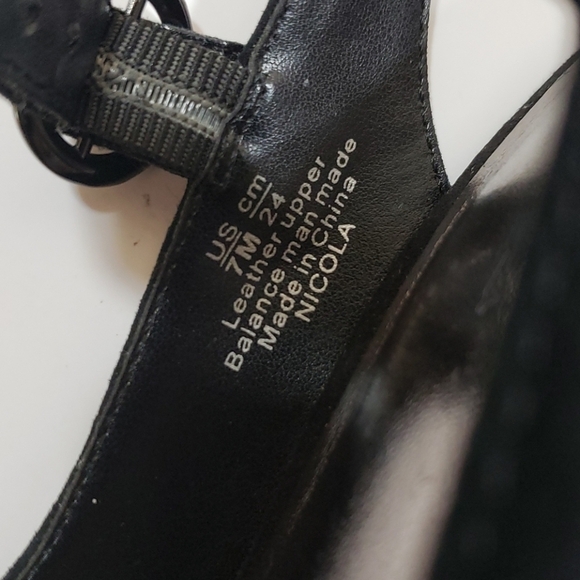 Bleeker & Bond~Size 7M~"Nicola" Black Suede Shoes. - Picture 2 of 8